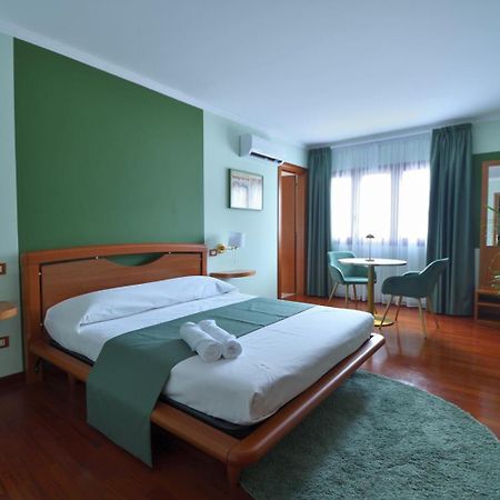 Le Cinema Bed and Breakfast Formia Exterior foto