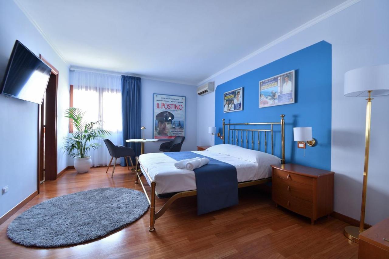Le Cinema Bed and Breakfast Formia Exterior foto