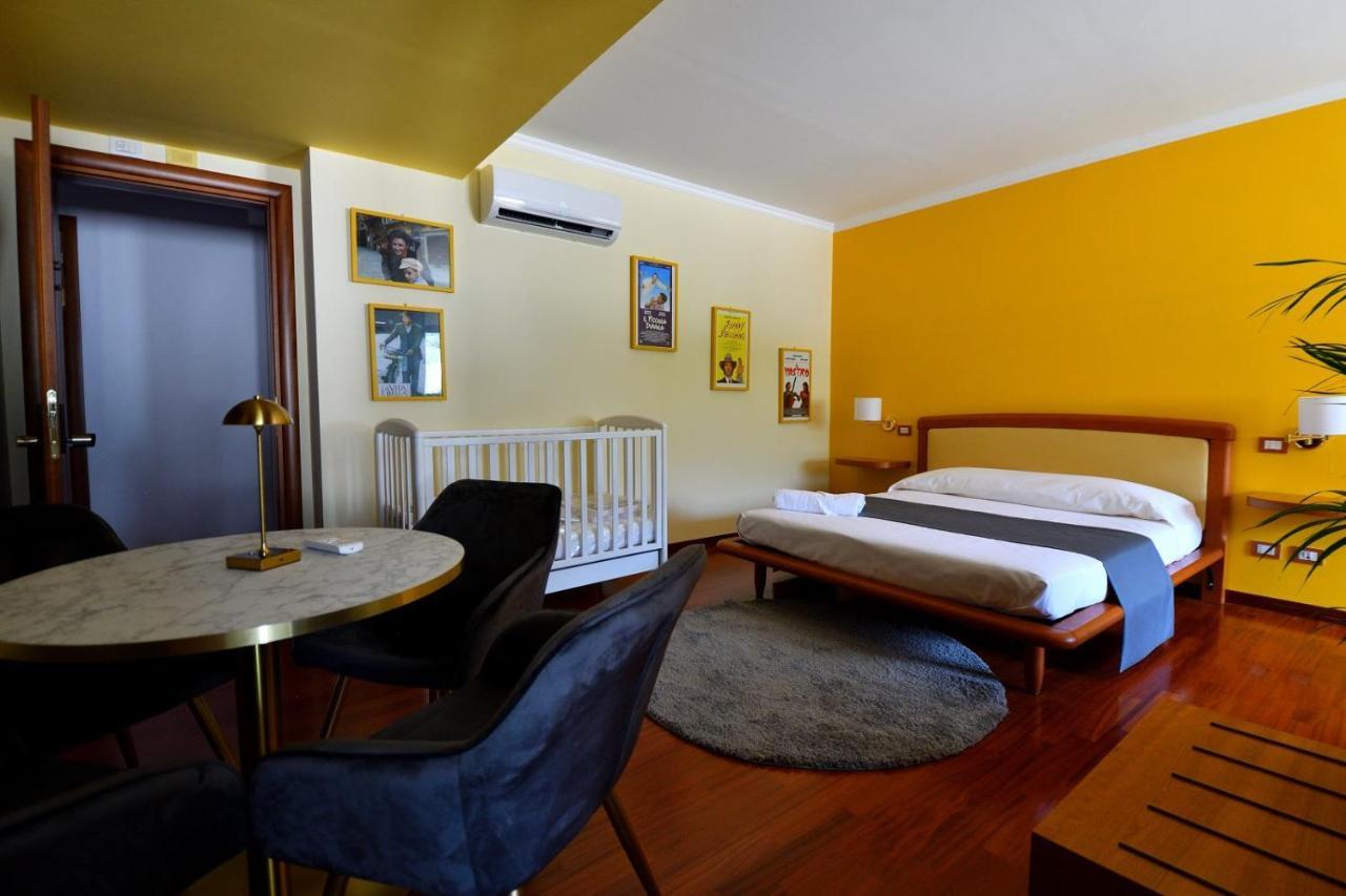 Le Cinema Bed and Breakfast Formia Exterior foto