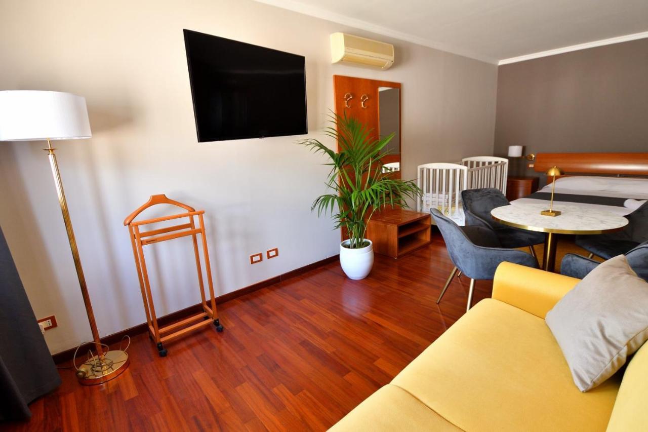 Le Cinema Bed and Breakfast Formia Exterior foto