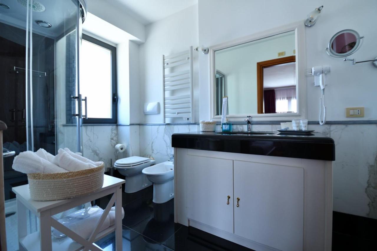 Le Cinema Bed and Breakfast Formia Exterior foto