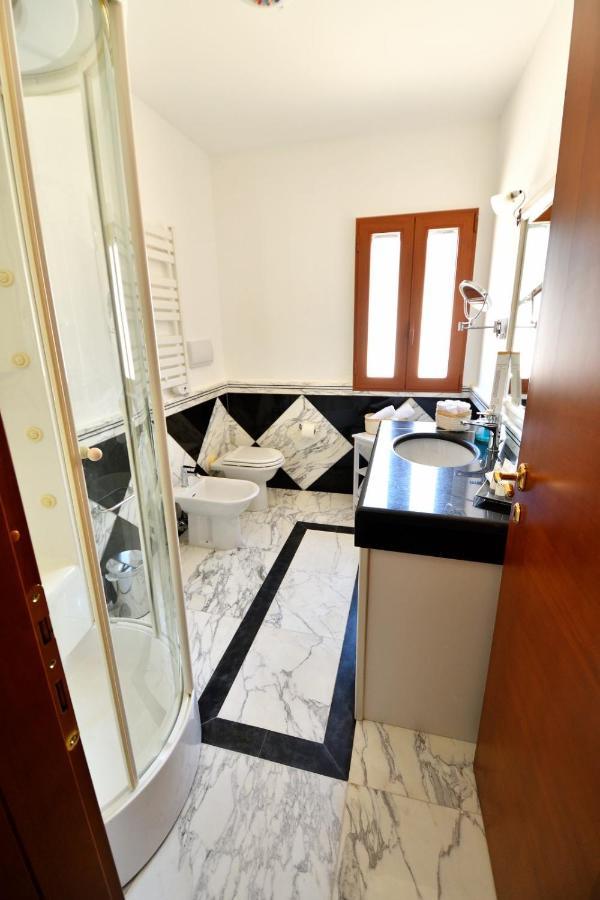 Le Cinema Bed and Breakfast Formia Exterior foto