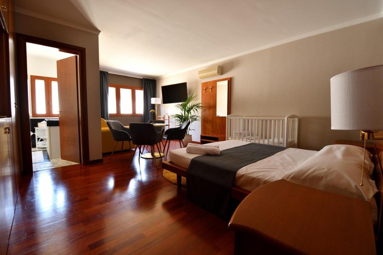 Le Cinema Bed and Breakfast Formia Exterior foto